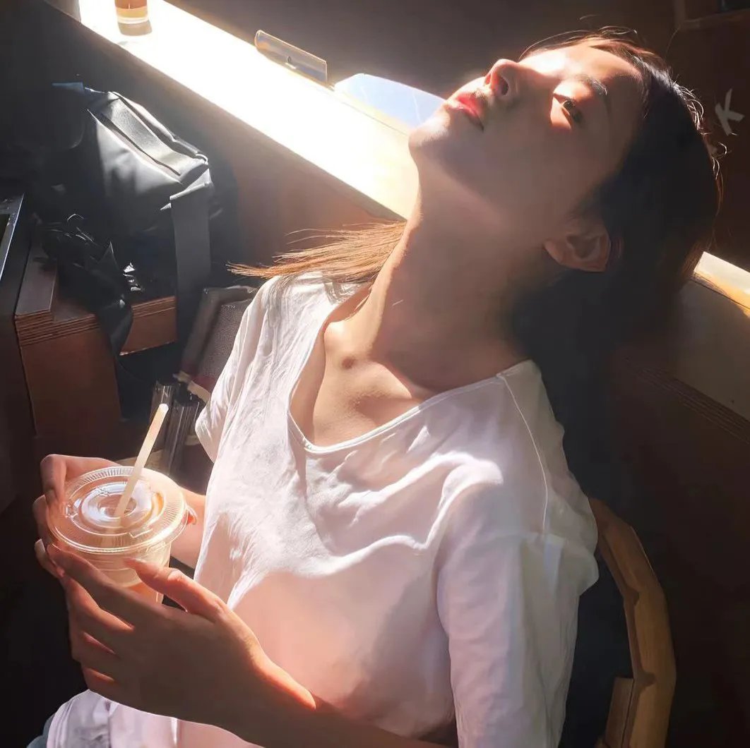 男人转化出机器人铠装